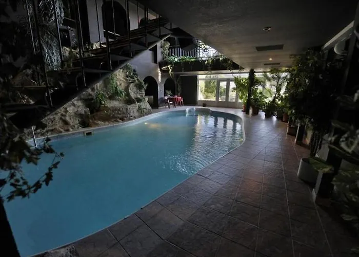 Party Hotel * Březŭvky