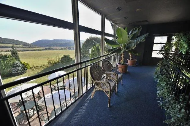 Party Hotel * Březŭvky